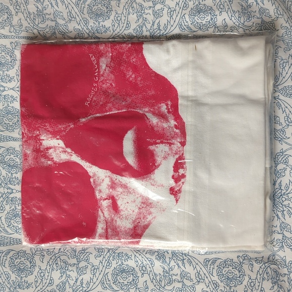 Vintage Rogues Gallery V-neck T-shirt: Red Skull on Ivory - "Excavation Skull" - Picture 4 of 4